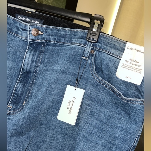 Calvin Klein Bermuda Shorts - Picture 6 of 11